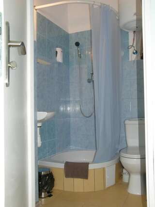 Хостелы Tani nocleg-Hostel Mona Эльблонг Одноместный номер с ванной комнатой-2